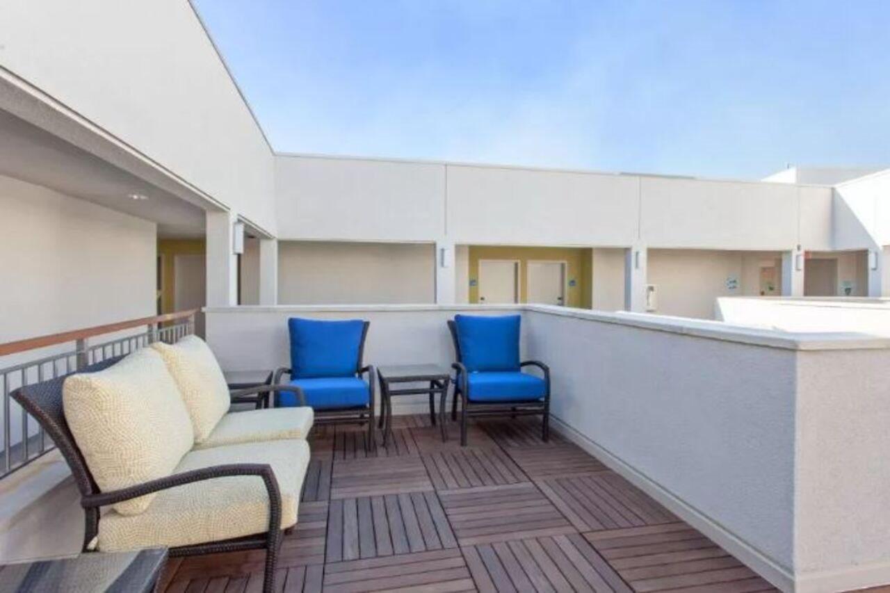 Holiday Inn Express West Los Angeles By Ihg Exterior foto