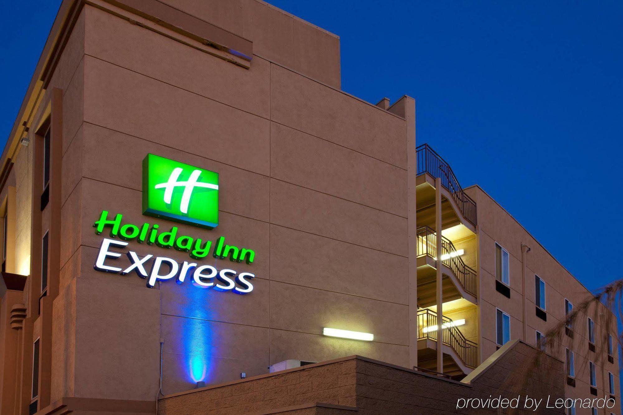 Holiday Inn Express West Los Angeles By Ihg Exterior foto