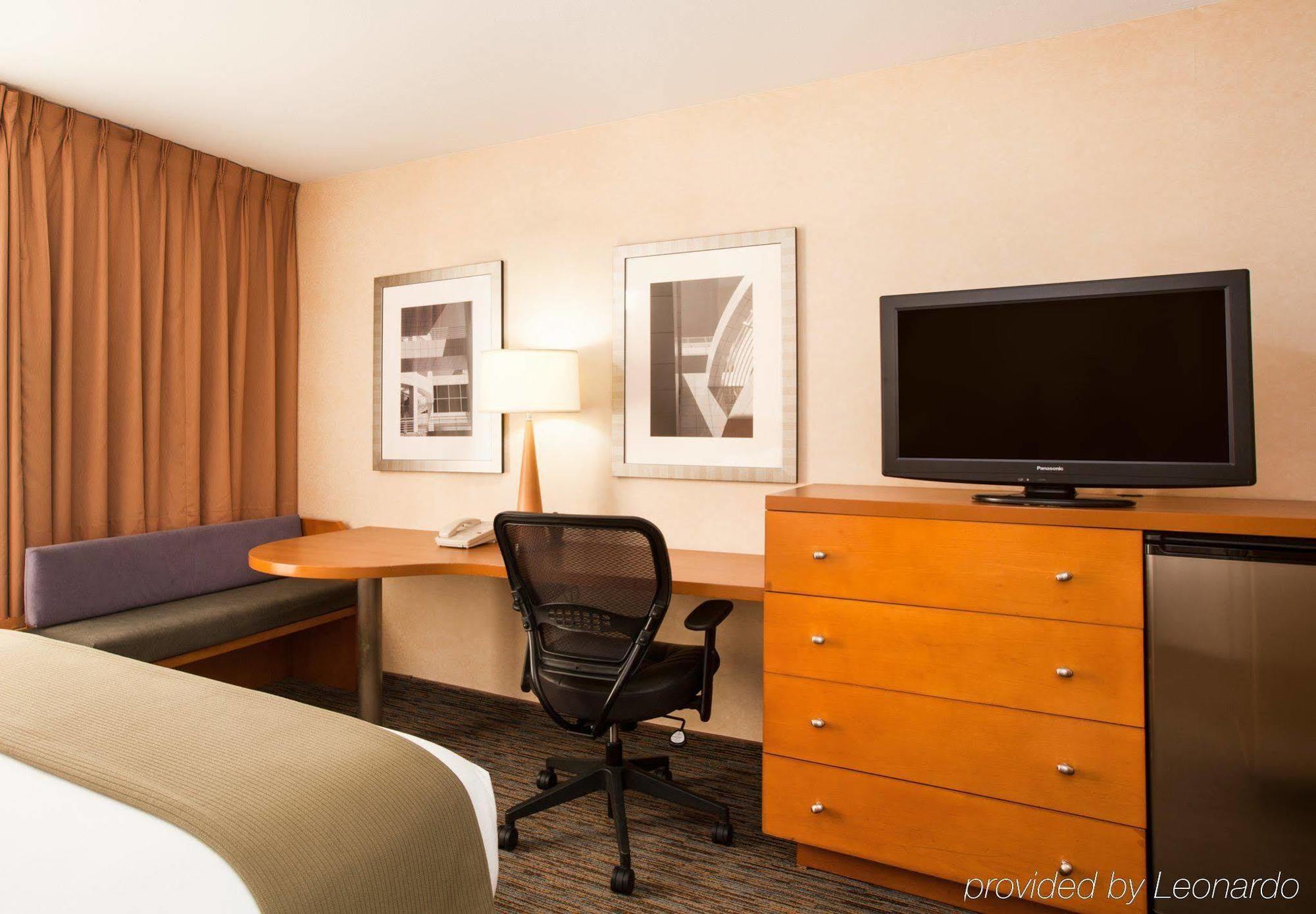 Holiday Inn Express West Los Angeles By Ihg Exterior foto