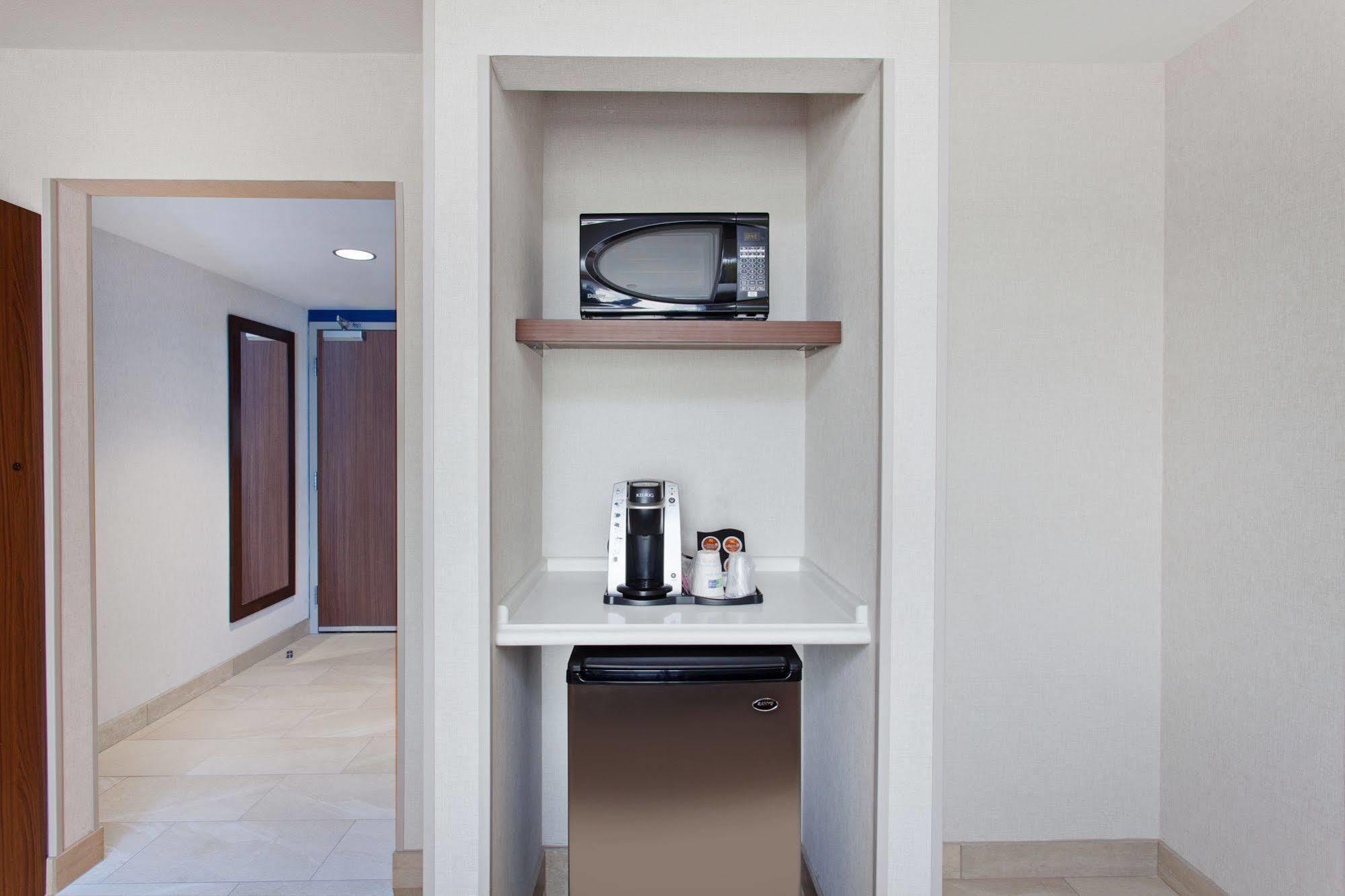 Holiday Inn Express West Los Angeles By Ihg Exterior foto