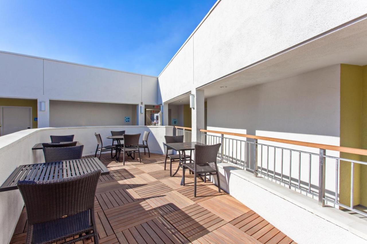 Holiday Inn Express West Los Angeles By Ihg Exterior foto